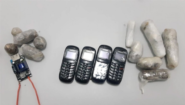Detentos engolem celulares durante vistoria de agentes penitencirios; suspeito engoliu at carregador