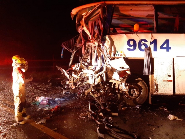Empresário de MT e outros cinco morrem em acidente entre ônibus e carreta; 26 feridos