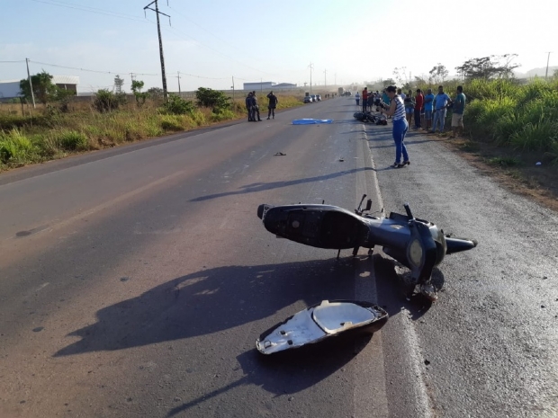 Adolescente morre aps motocicletas baterem de frente em rodovia federal; trs feridos