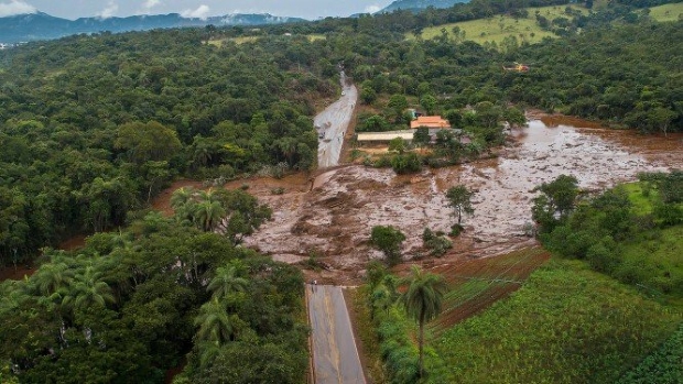Advogados de Mato Grosso rondam atingidos por barragem em Brumadinho at em velrio