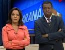 Reporter da afiliada da Globo atendendo celular ao vivo