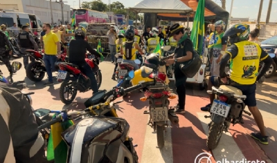 OD - Apoiadores de Bolsonaro participam de motociata em Cuiab