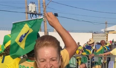 OD - F de Bolsonaro faz sucesso com homenagem em vestido