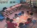 Professora chinesa  flagrada agredindo crianas com dificuldade em Matemtica