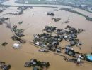 Chuva no Japo obriga 250 mil pessoas a sair de ilha japonesa por causa de enchente