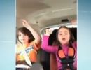 Perigo: me bate carro enquanto filma filhos