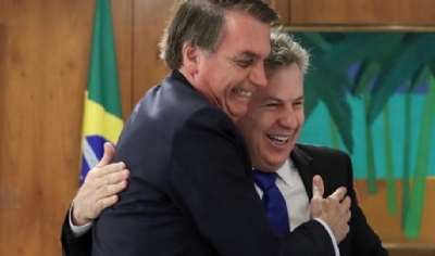 Bolsonaro se compara a Mendes e diz que governador de MT tem pavio curto